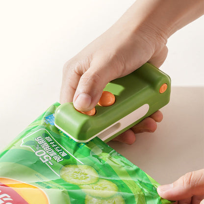 QIAWI™ Portable Mini Bag Sealer with Cutter and Magnet, Rechargeable Food Bag Sealer